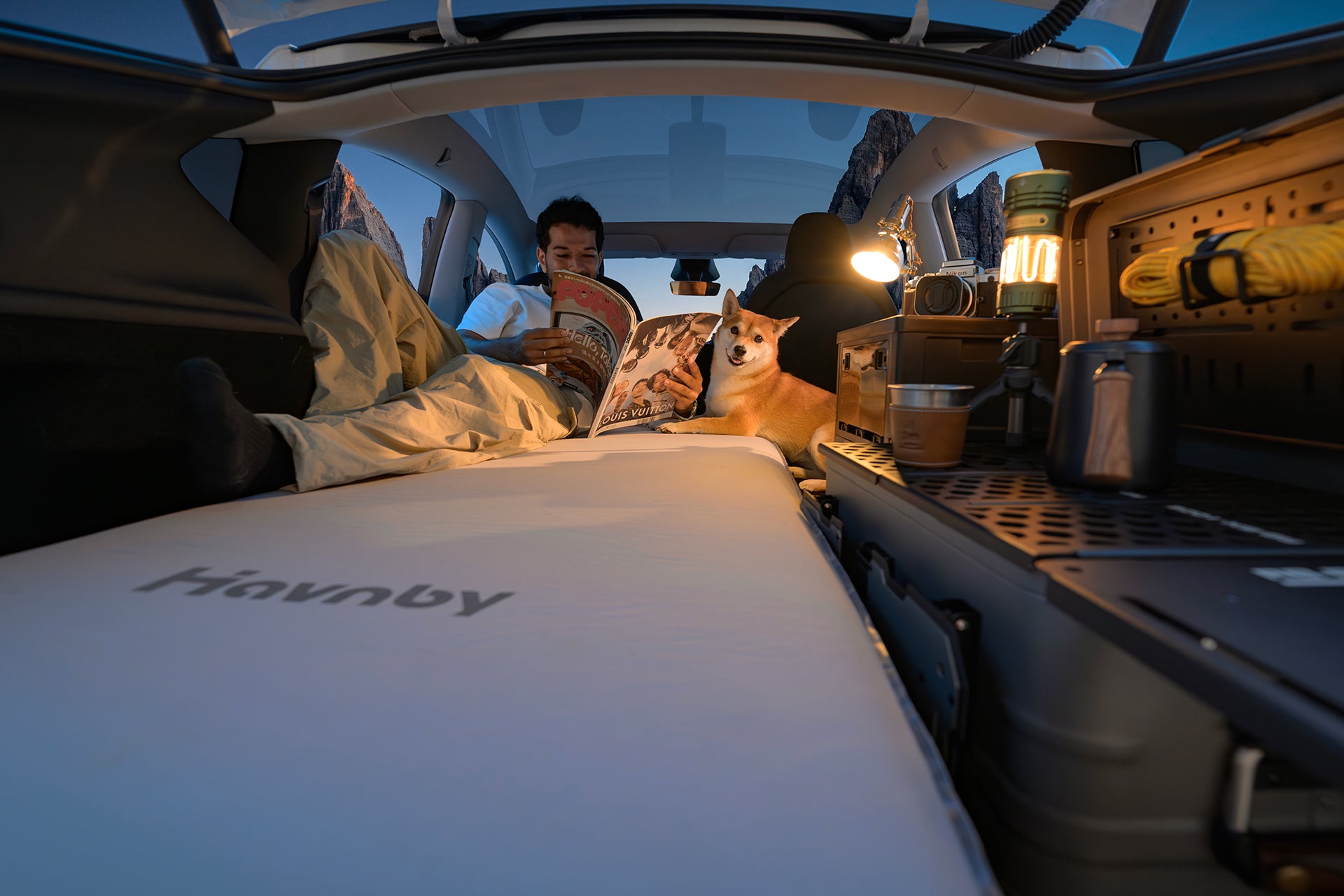 Half-seat design of Havnby Tesla Solo mattress leaving trunk space for gear and pets